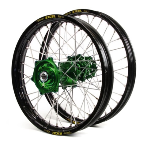 roues noires et vertes