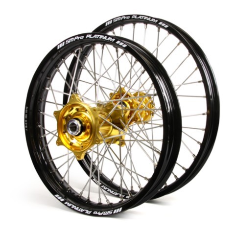 roues noir et or